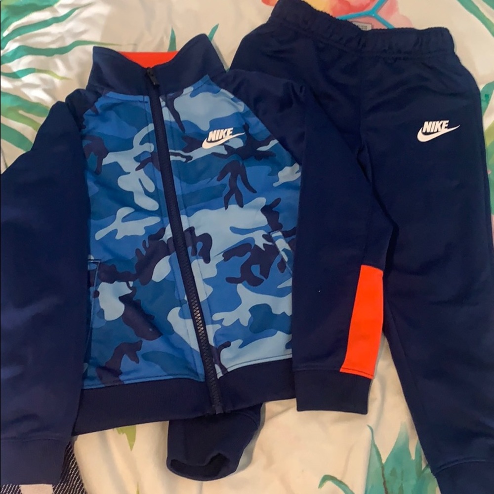 Nike set size 4